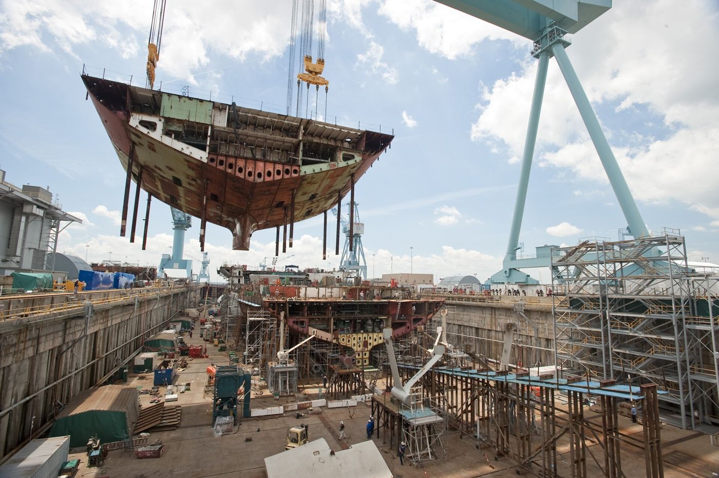 Aircraft Carrier Gerald R. Ford (CVN 78), section lift